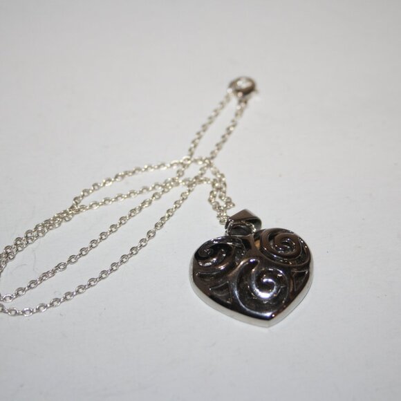 ⚪💖 Silver Heart Pendant Necklace · 16" 💖⚪ - Picture 2 of 4